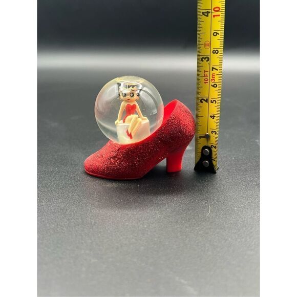 BETTY BOOP HER SNOW GLOBE SITS HIGH ATOP A RED HIGH HEEL SHOE! BOOP-BOOP-ADU! - Picture 8 of 11